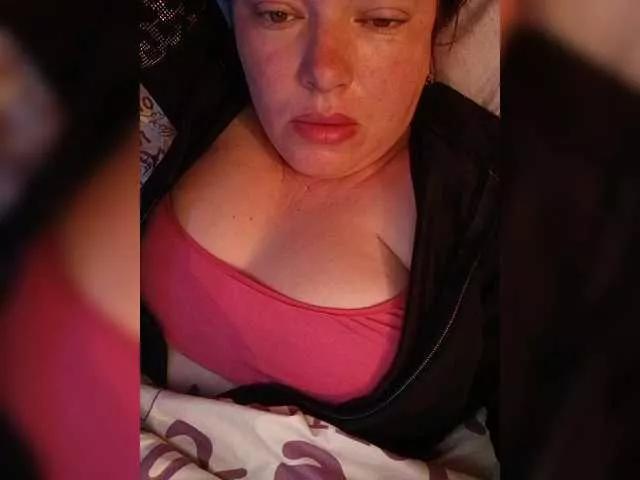 Offline Juliamad on BongaCams