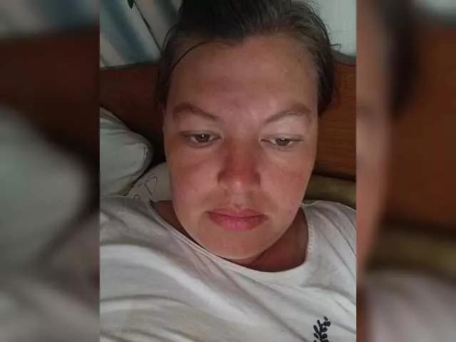 Offline Juliamad on BongaCams