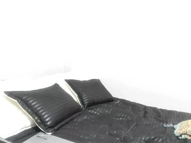 Offline julianatasty on BongaCams