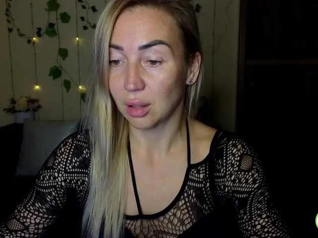 Offline Jullyblondkiss on BongaCams