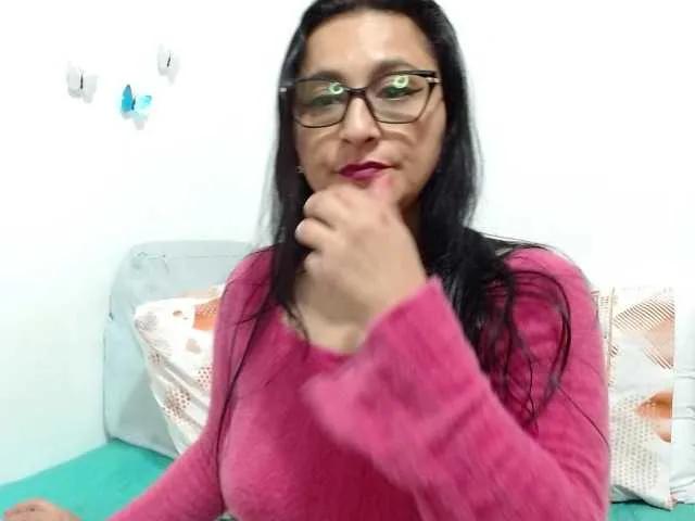 KarinaSuarez1 — que me  enciendan el juguete y me hagan vibrar que me consientan con regalos y momento inolvidables