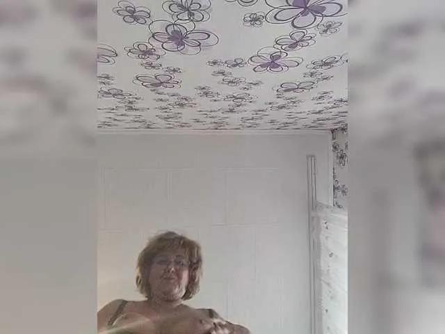 Offline KarinkaSweet on BongaCams