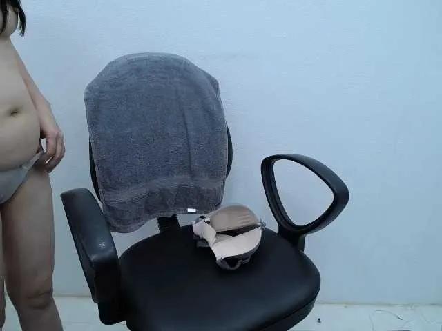 Offline Lady-Young on BongaCams