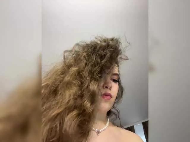 Offline LadyEmily on BongaCams