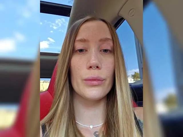 Offline lana-lana03 on BongaCams