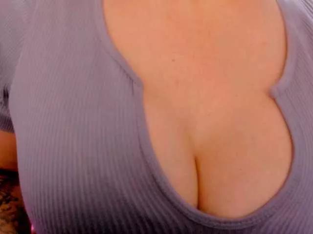 Freechat latinvalery on BongaCams