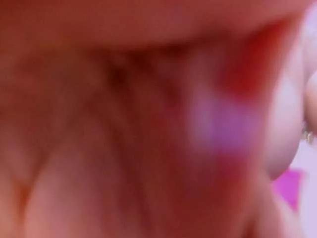 Freechat latinvalery on BongaCams