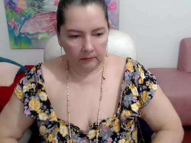 Offline leonela on BongaCams