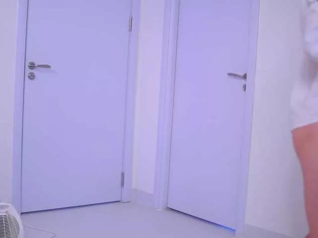 Offline LesaisMore on BongaCams