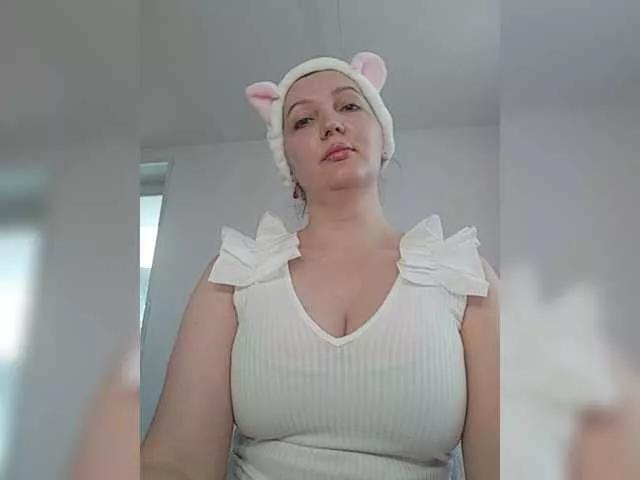 Offline Leysun7 on BongaCams