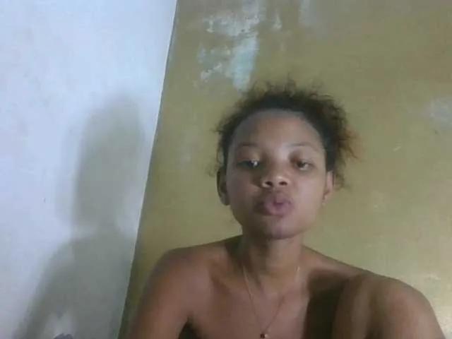 Offline Licieol on BongaCams