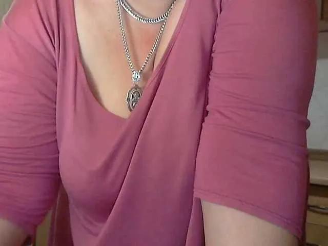 BongaCams LilyTanya is Freechat LilyTanya — Generous, cheerful men.