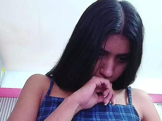 Freechat littleeemiily on BongaCams