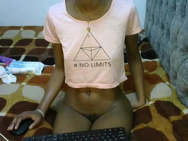 LittleMisscharming on BongaCams 