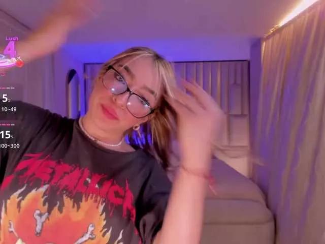 Offline LizzCooper on BongaCams