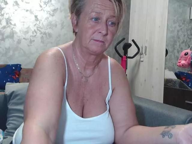 Offline LovePinkLilli on BongaCams