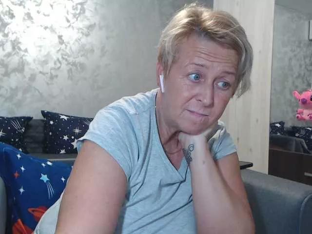 Offline LovePinkLilli on BongaCams