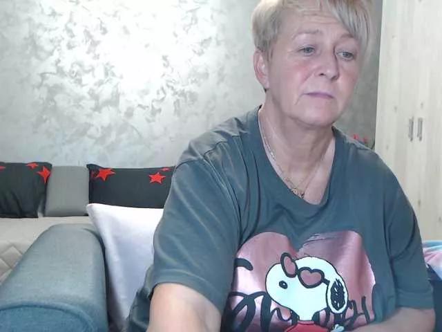 Offline LovePinkLilli on BongaCams