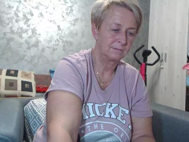 Offline LovePinkLilli on BongaCams