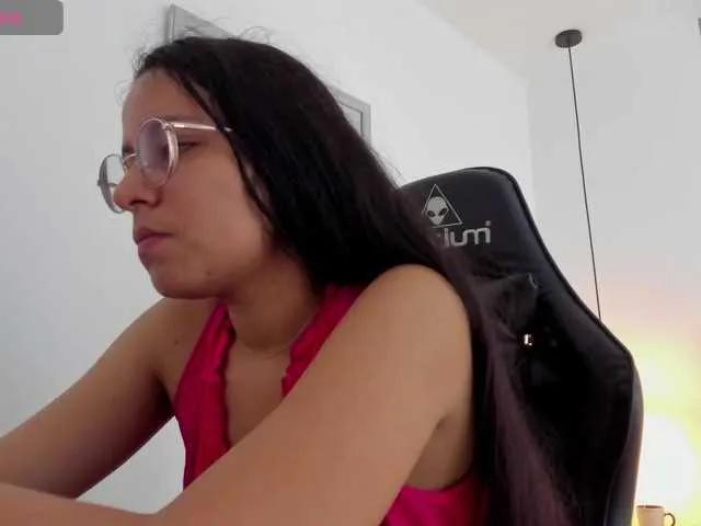 Offline lucy-blue28 on BongaCams