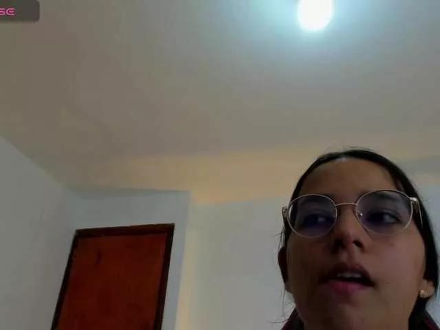 Offline lucy-blue28 on BongaCams