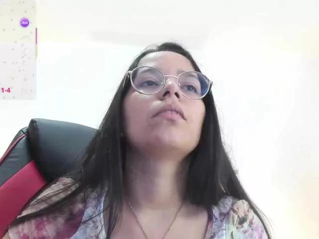 Offline lucy-blue28 on BongaCams