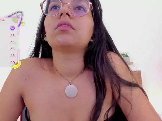 Offline lucy-blue28 on BongaCams