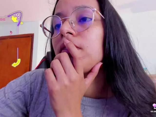 Offline lucy-blue28 on BongaCams