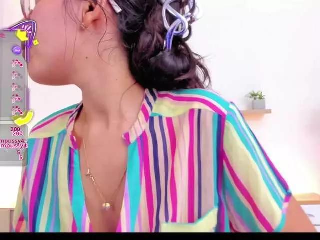 Offline lucy-blue28 on BongaCams