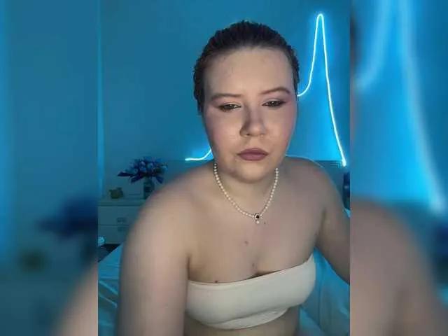 Offline LunaLu13 on BongaCams