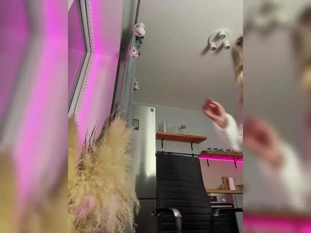 Offline Lunesa on BongaCams