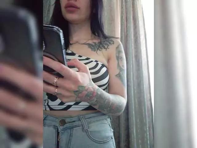 Offline MaidenCrystal on BongaCams