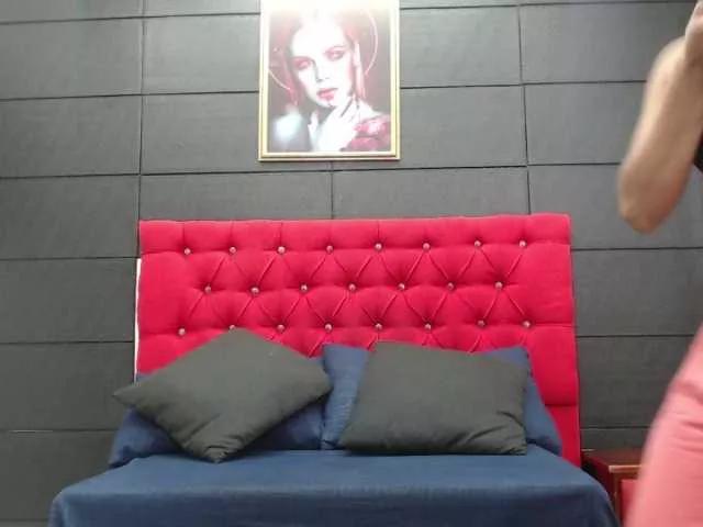 Offline maidy-19 on BongaCams