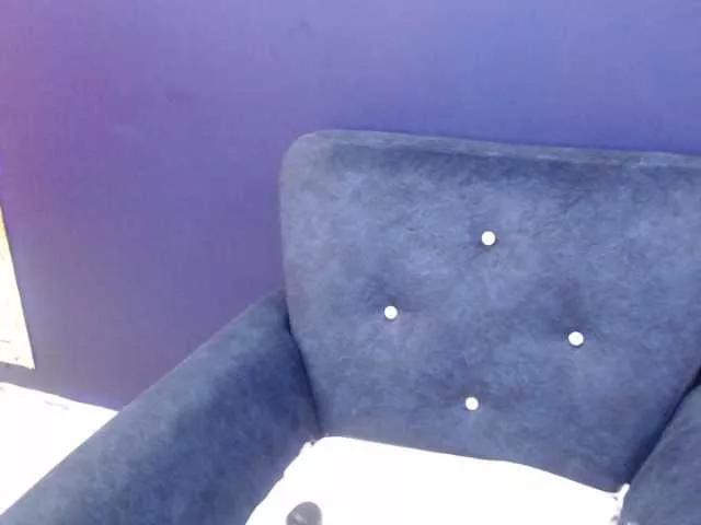 Offline maidy-19 on BongaCams