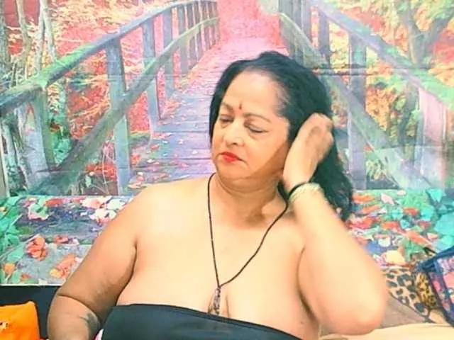 Offline matureindian on BongaCams