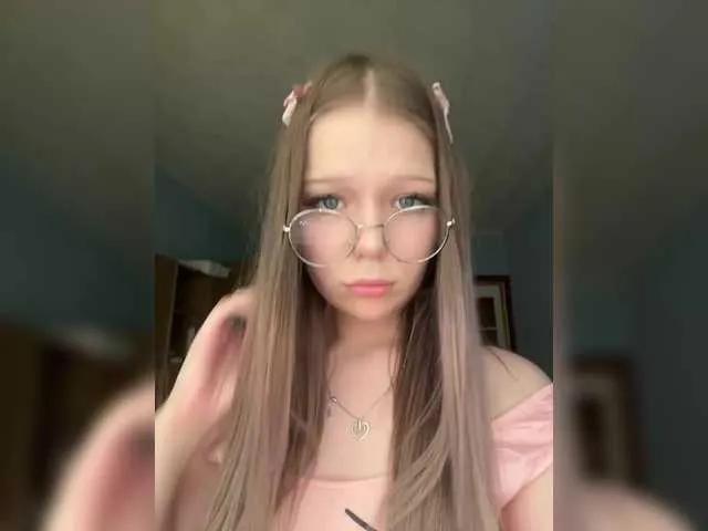 Offline MelMooon on BongaCams