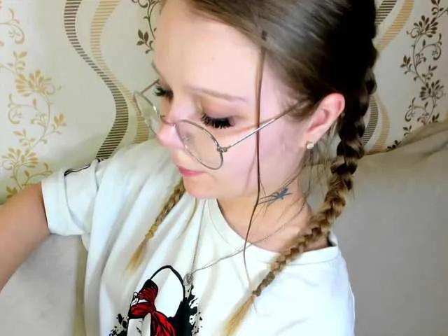 Offline MelMooon on BongaCams