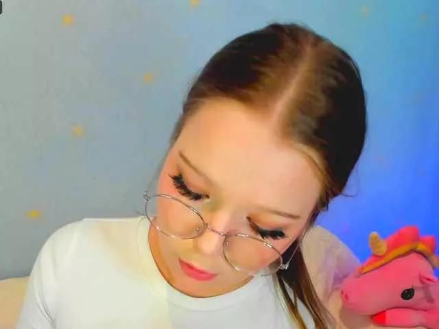 Offline MelMooon on BongaCams