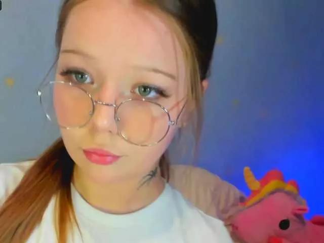 Offline MelMooon on BongaCams