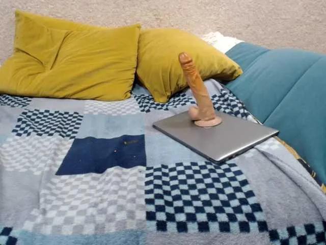 Offline MILAax on BongaCams