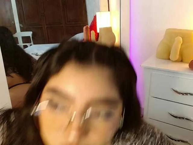 mollycurvyhot on BongaCams 