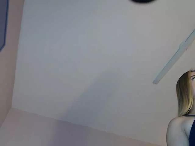 Offline MollyyCruz on BongaCams