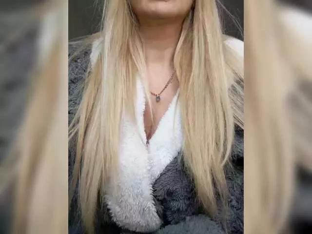 Freechat MonnaSky on BongaCams