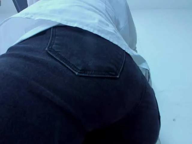 Offline moxa-hot on BongaCams