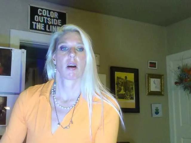 mylfGlama — I like to submit! Pre-cum, treating human beings with respect, men who wear feminist af tee shirts! I perform alone. No one else is allowed to be on cam with me!!