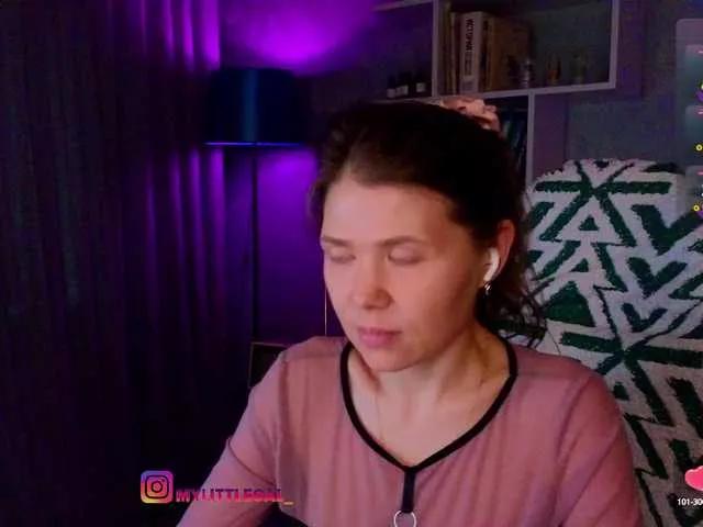 Offline MyLittlegi on BongaCams