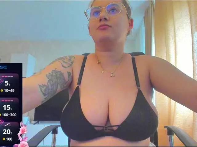 Offline O-Queen on BongaCams