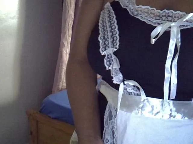 Onlyyhazelbrown — confidence without arrogance,slow teasing,whispering what you want,someone who knows how to build tension...and a strong voice giving soft orders. mmm,i melt for attention that feels personal