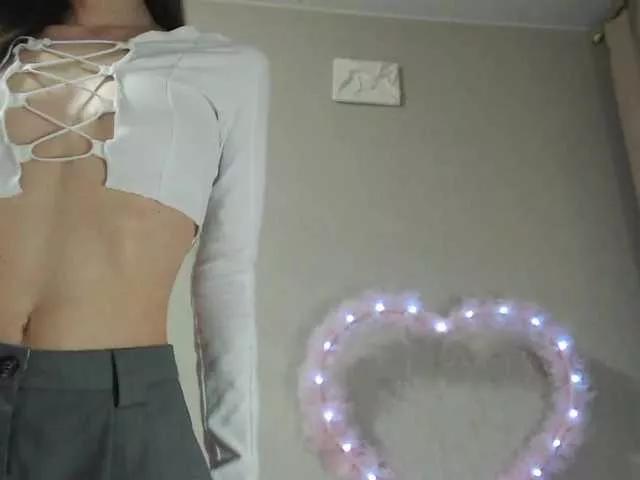 Offline Oriella on BongaCams