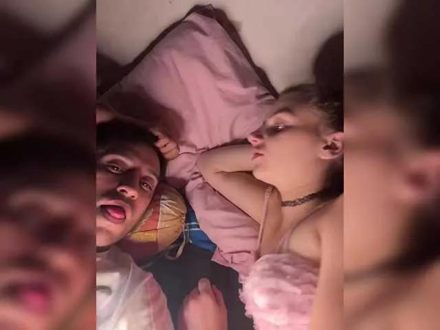 Offline Parejacaliente6669 on BongaCams